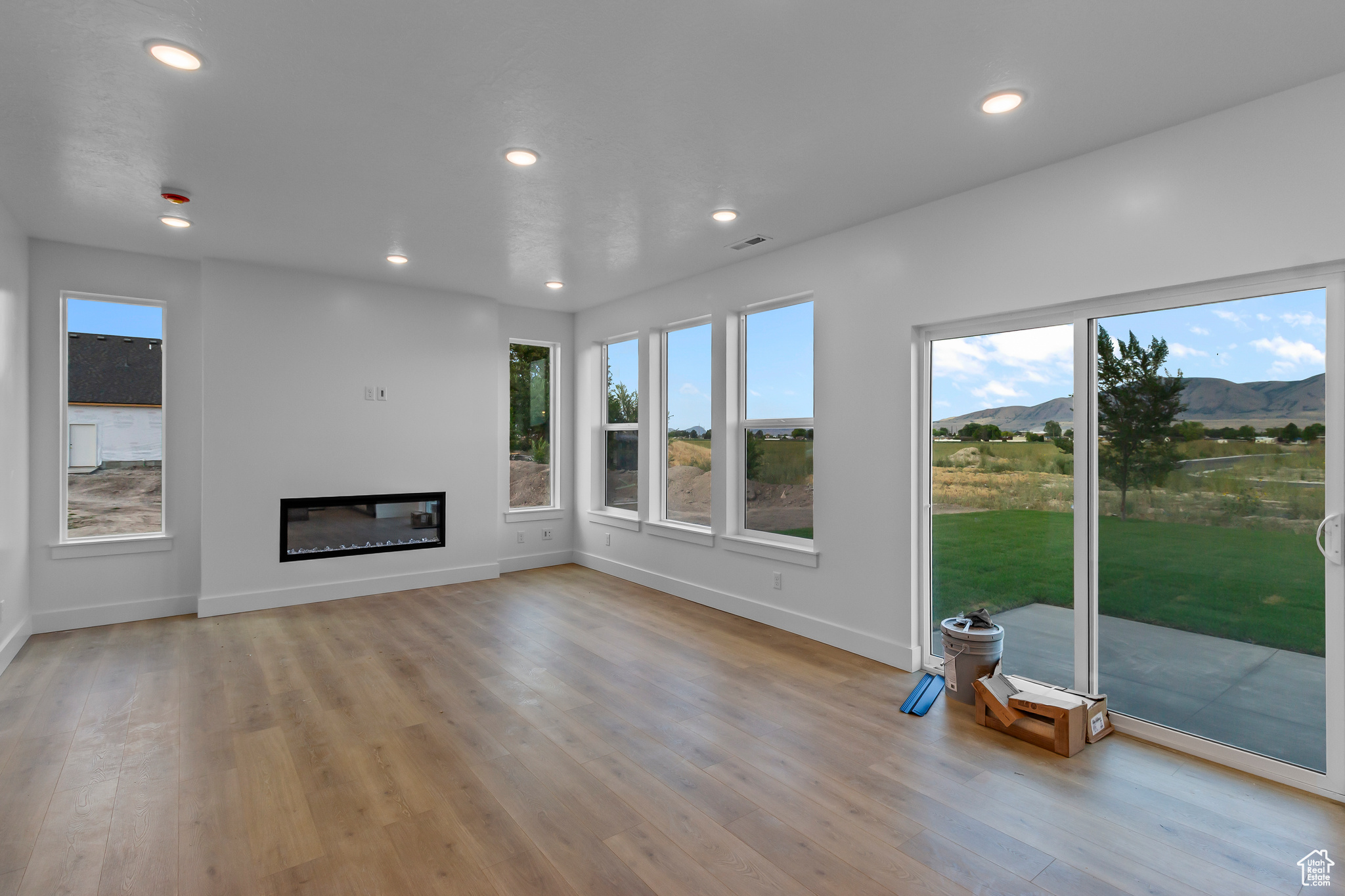 ENVISION ESTATES - Residential