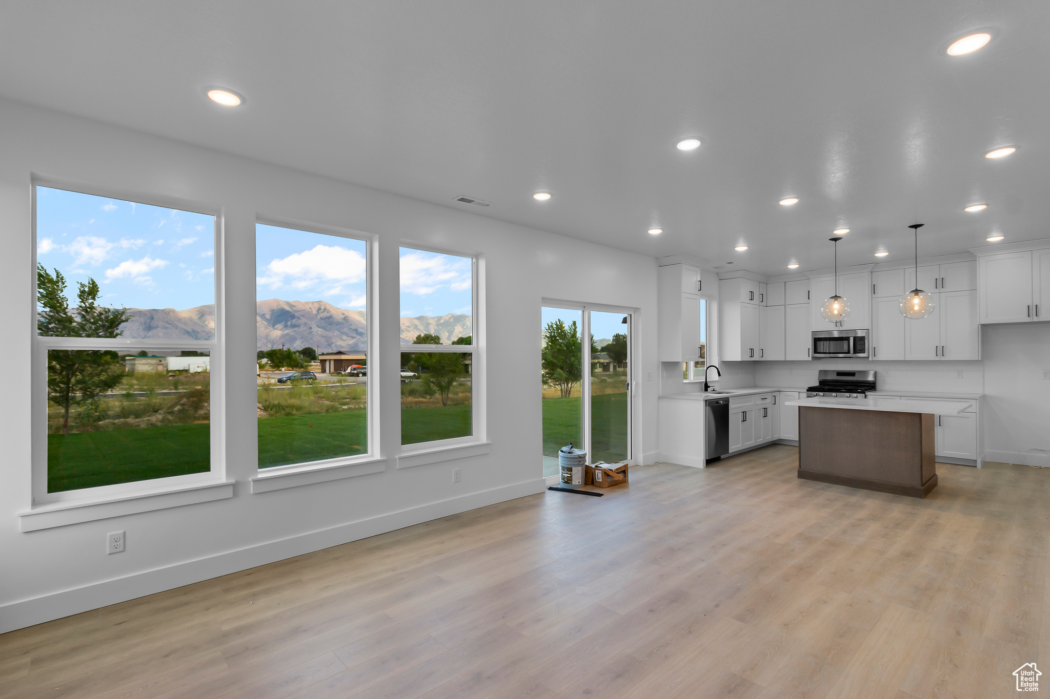 ENVISION ESTATES - Residential