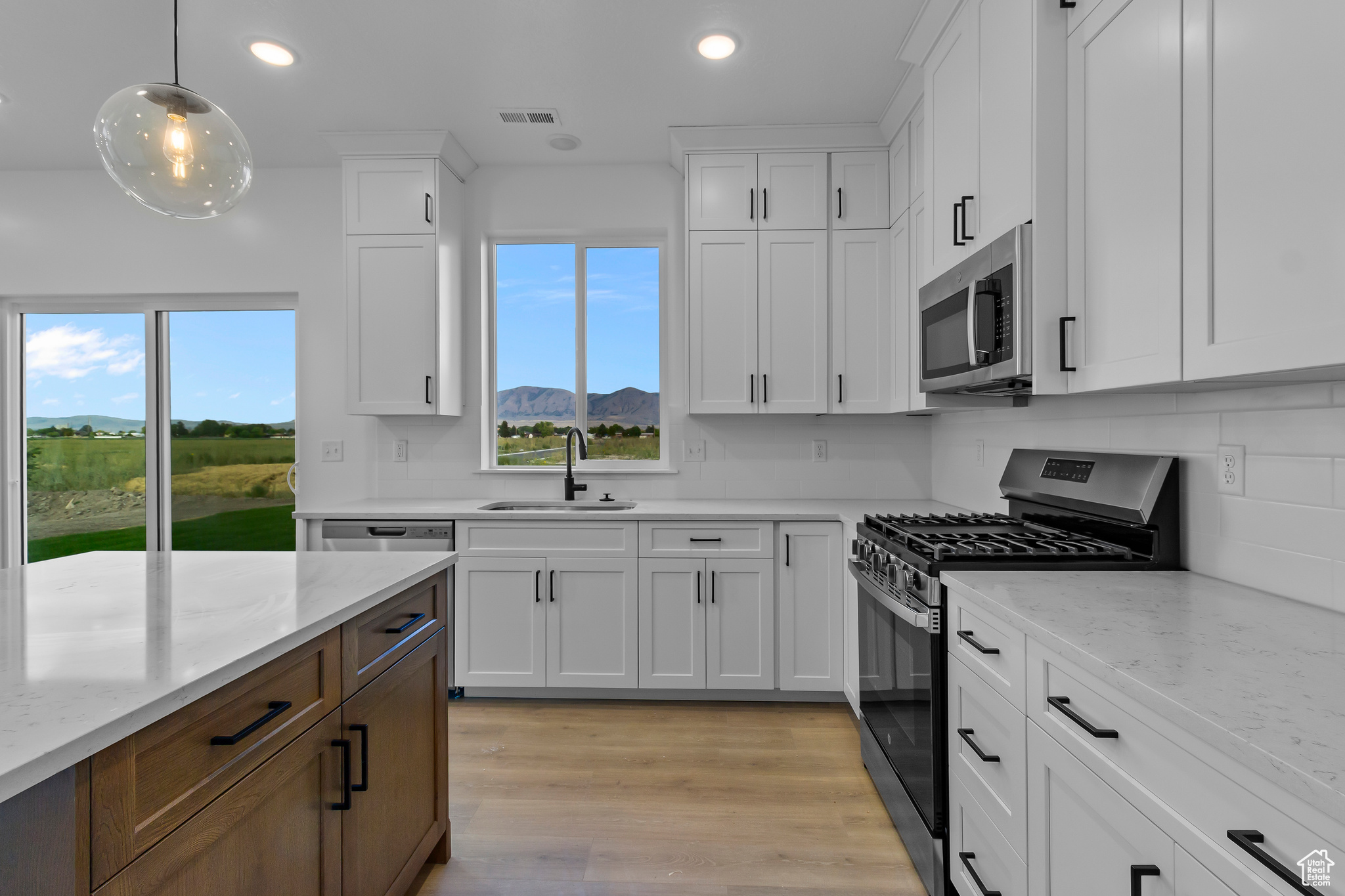 ENVISION ESTATES - Residential