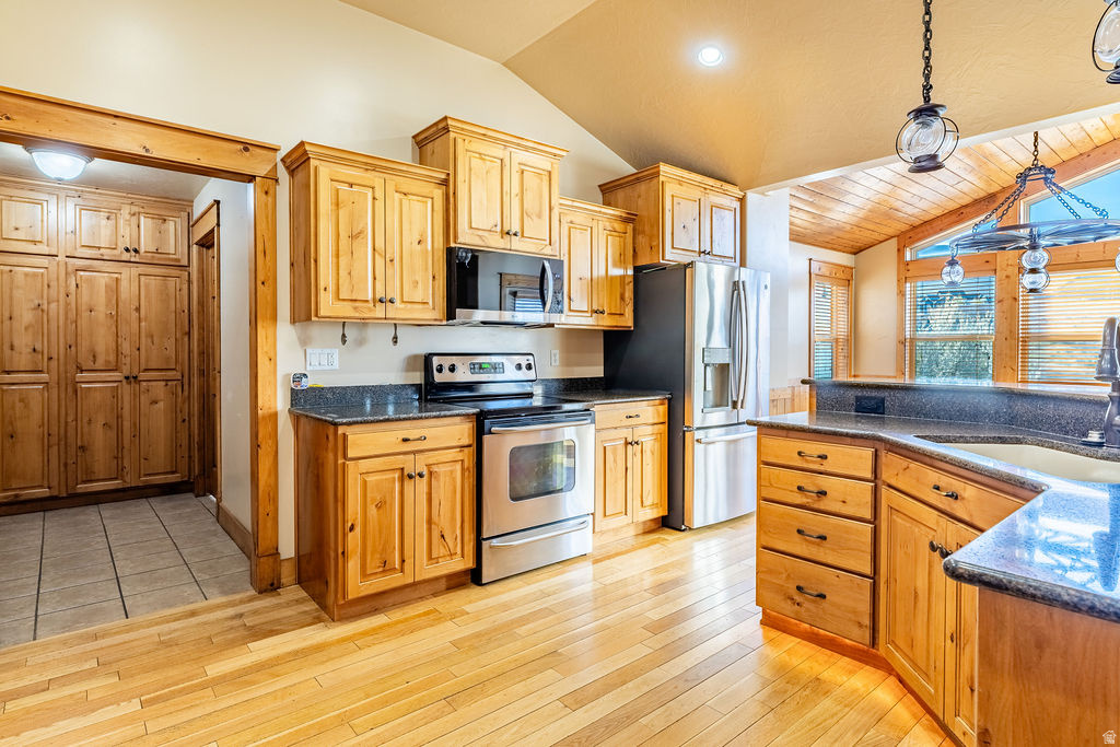 GREYSTONE ESTATES - Residential