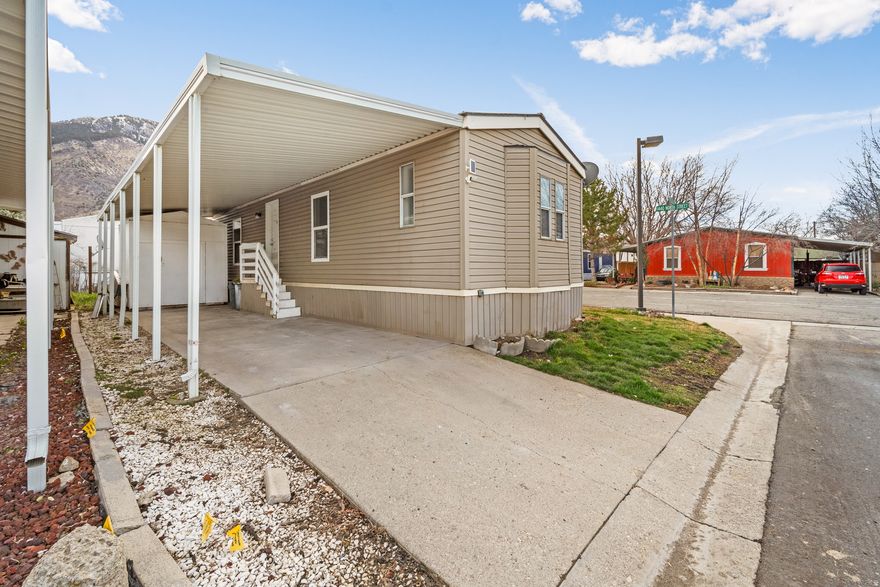 Remodeled 2-bed, 2-bath manufactured home in Ogden for $55,000. This 950 sq. ft. residence features a bright kitchen with a gas oven, built-in dishwasher, and central air. Enjoy the open patio, storage shed, and community amenities including a pool, clubhouse, and playground.   Casa manufacturada remodelada de 2 habitaciones y 2 baos en Ogden por $55,000. Esta residencia de 950 pies cuadrados cuenta con una cocina iluminada con horno de gas, lavavajillas empotrado y aire central. Disfrute del patio abierto, cobertizo de almacenamiento y servicios comunitarios que incluyen piscina, casa club y parque infantil.