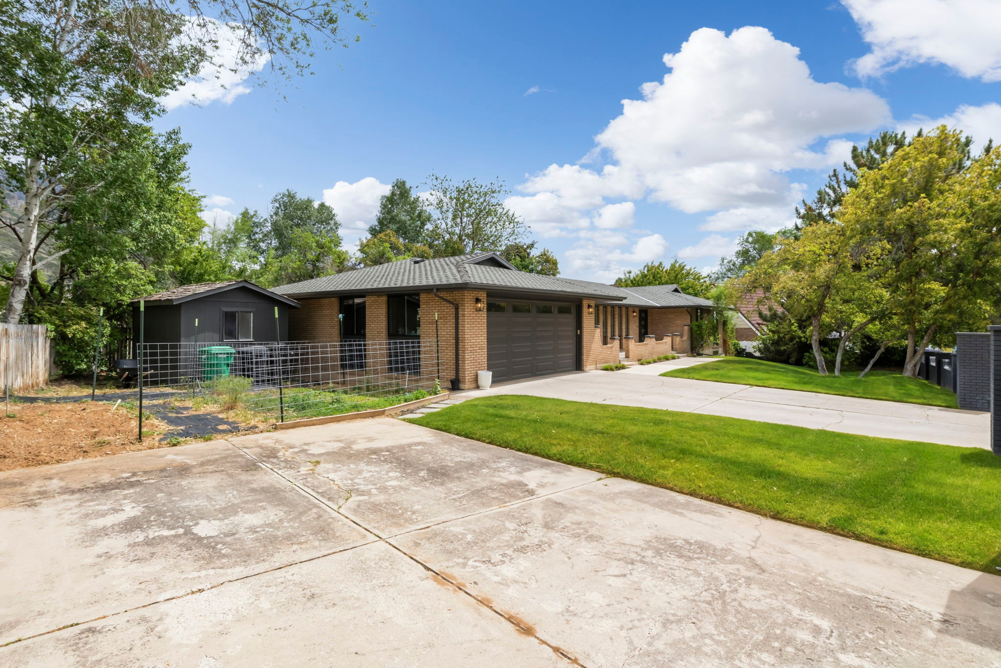 SHERWOOD HILLS - Residential