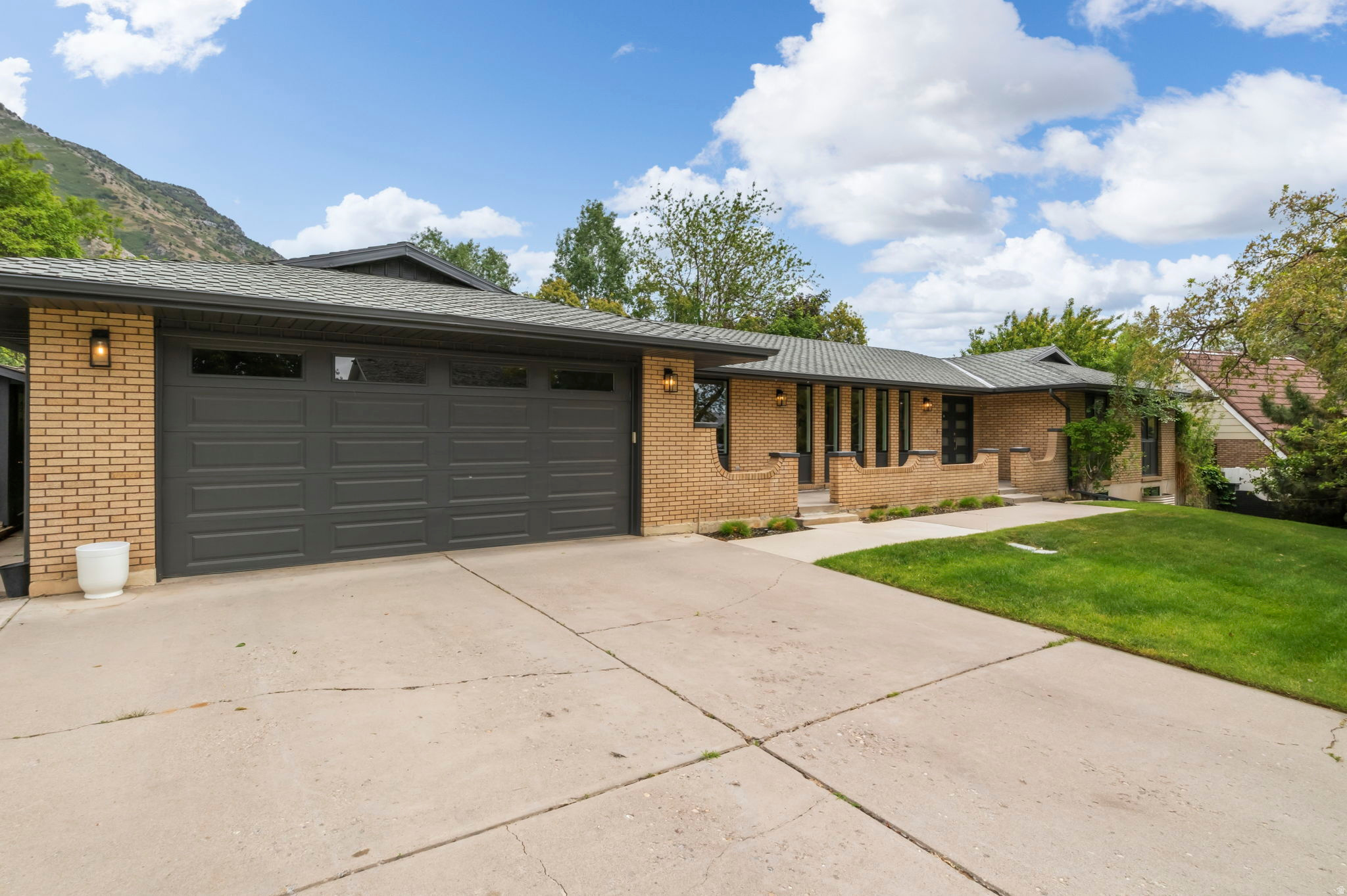 SHERWOOD HILLS - Residential