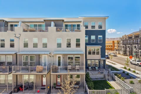 Townhouse For Sale - 11048 S Lake Run Rd<br/> South Jordan, UT 84009