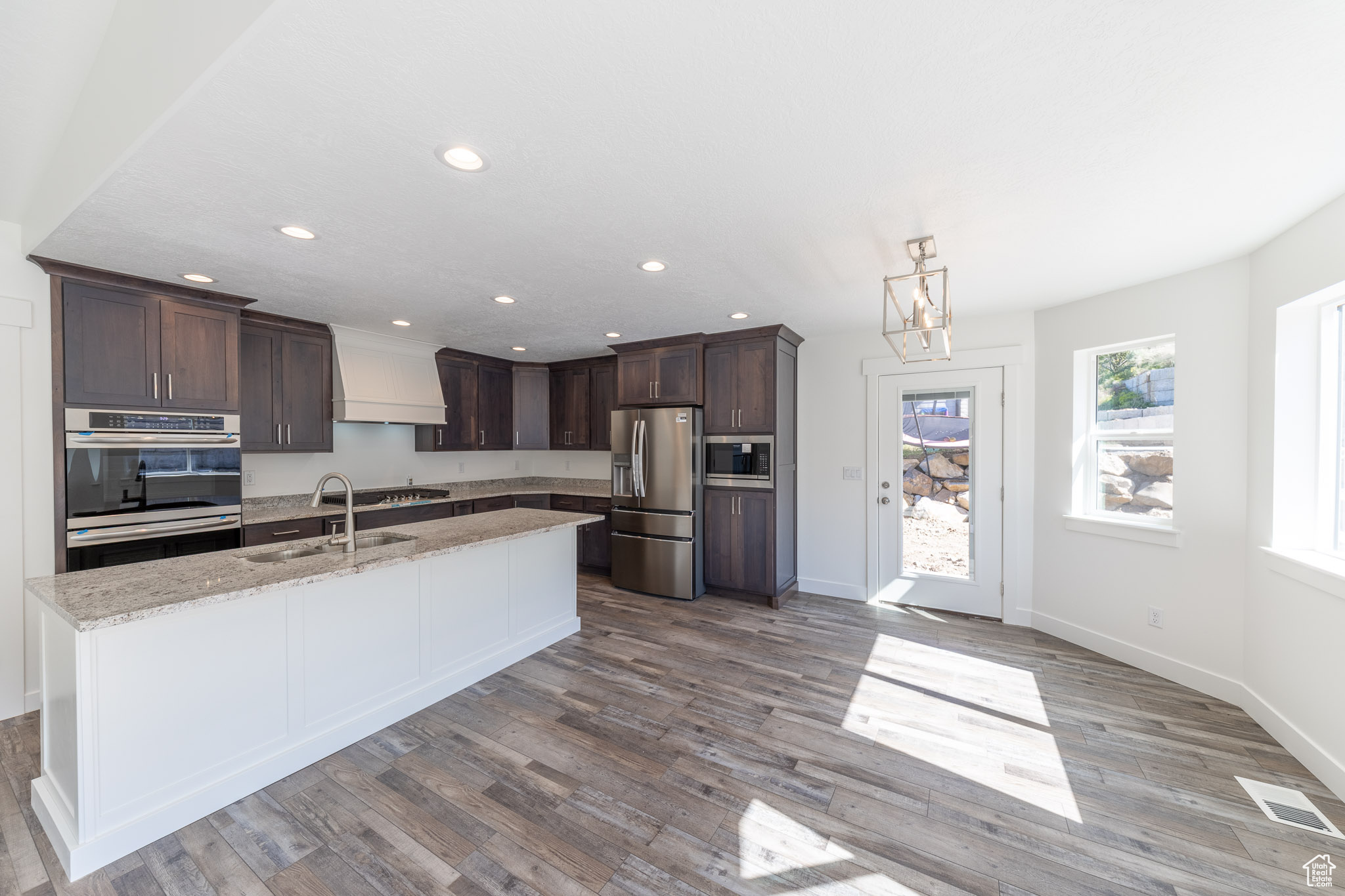 FOREST HILLS - Residential