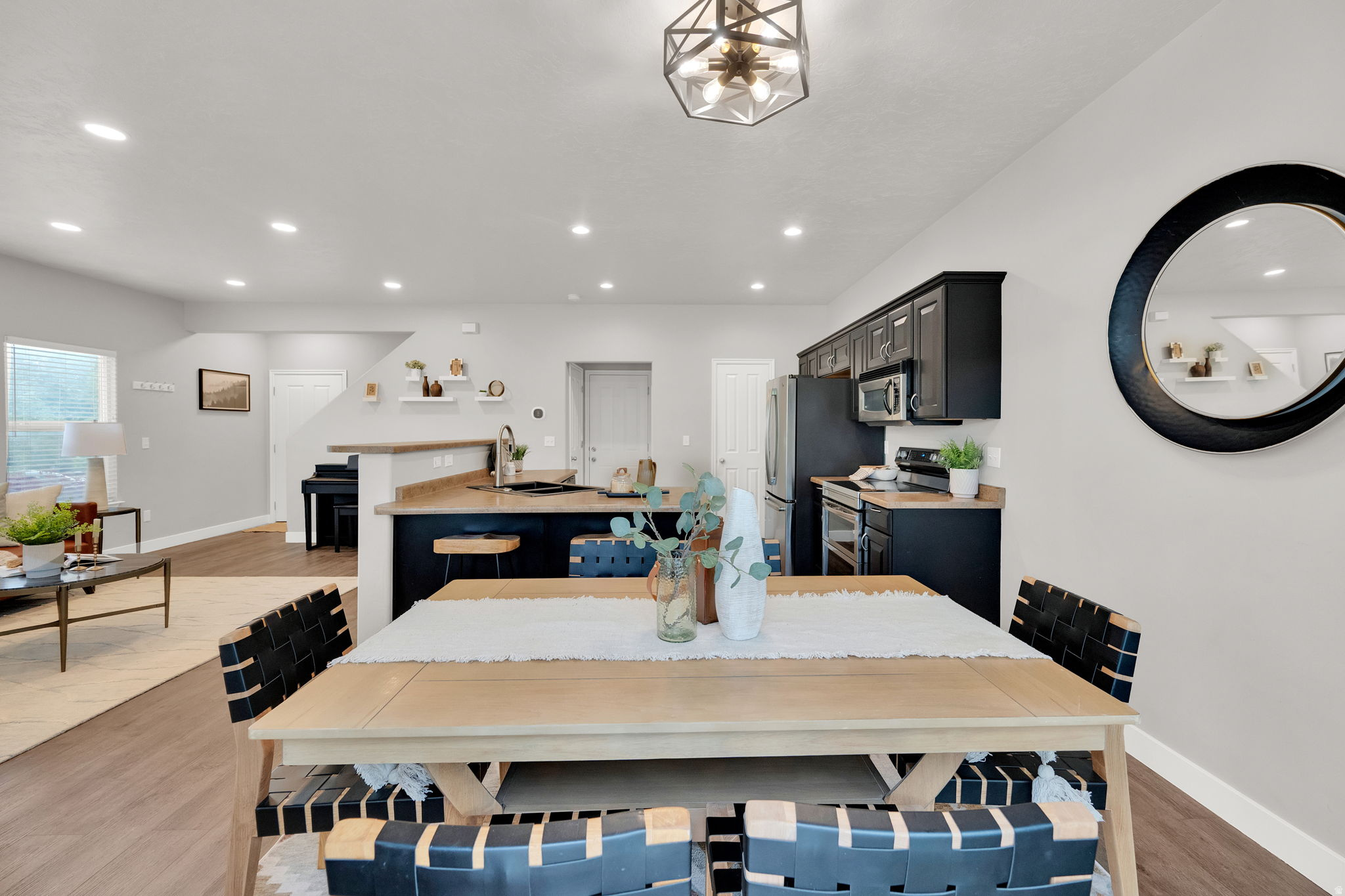 SPANISH VISTA - Residential