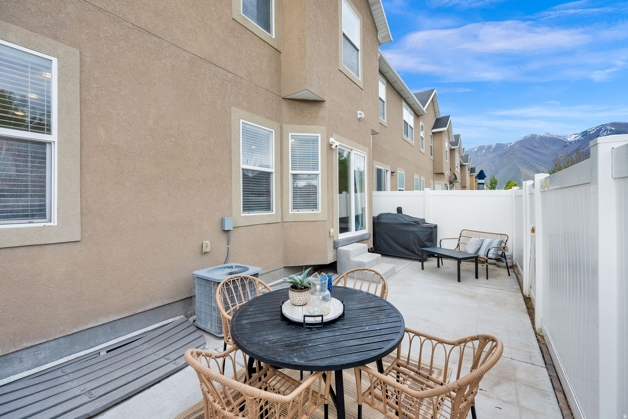 SPANISH VISTA - Residential