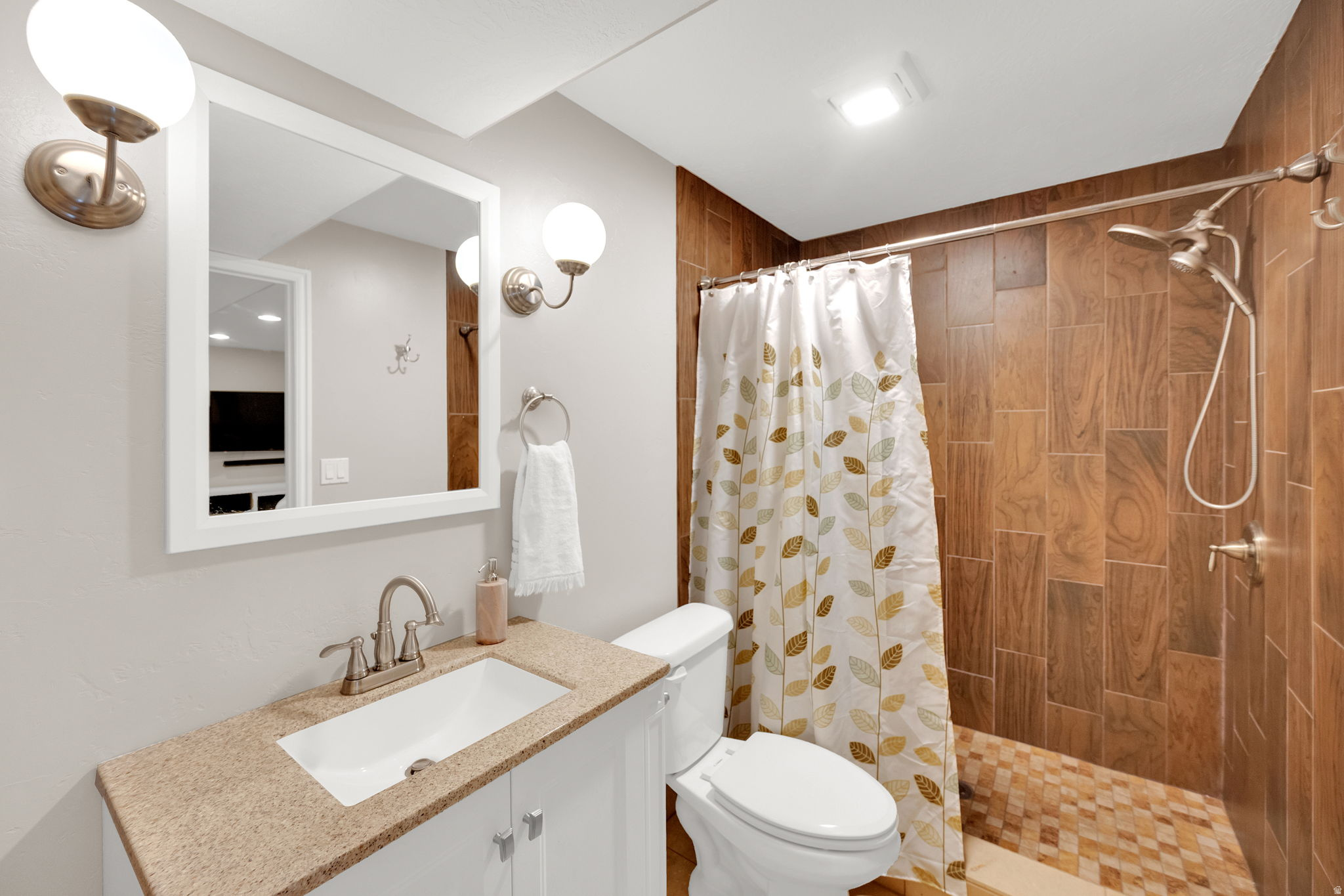 SPANISH VISTA - Residential