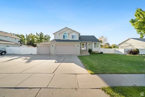 Tiny photo for 2537 N 1220 W, Clinton, UT 84015 (MLS # 2115268)