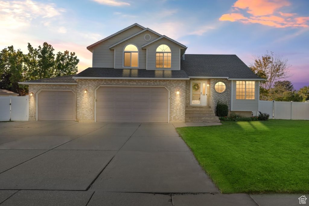 Photo of 2537 N 1220 W, Clinton, UT 84015 (MLS # 2115268)