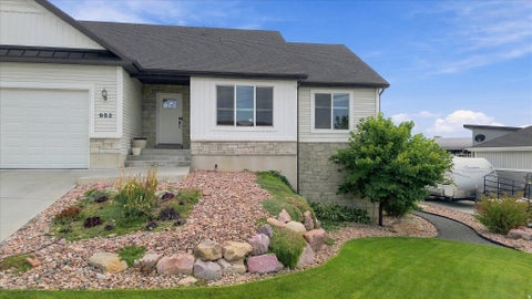 Tiny photo for 952 E 100 N, Hyde Park, UT 84318 (MLS # 2186974)