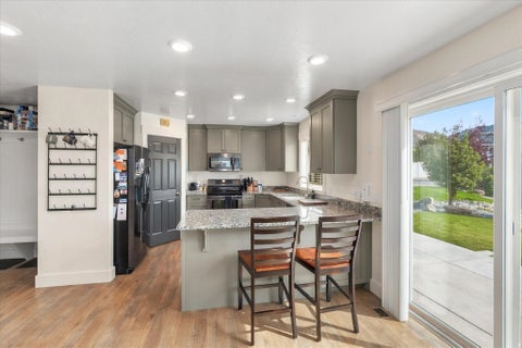 Tiny photo for 952 E 100 N, Hyde Park, UT 84318 (MLS # 2186974)