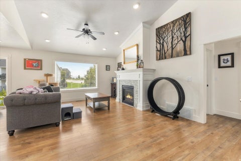 Tiny photo for 952 E 100 N, Hyde Park, UT 84318 (MLS # 2186974)