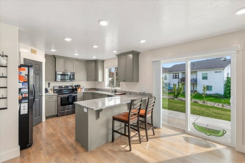 Tiny photo for 952 E 100 N, Hyde Park, UT 84318 (MLS # 2186974)