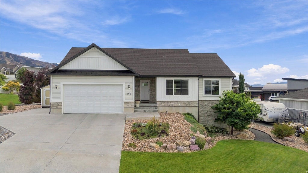 Photo of 952 E 100 N, Hyde Park, UT 84318 (MLS # 2186974)