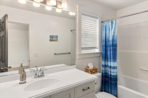 Tiny photo for 952 E 100 N, Hyde Park, UT 84318 (MLS # 2186974)