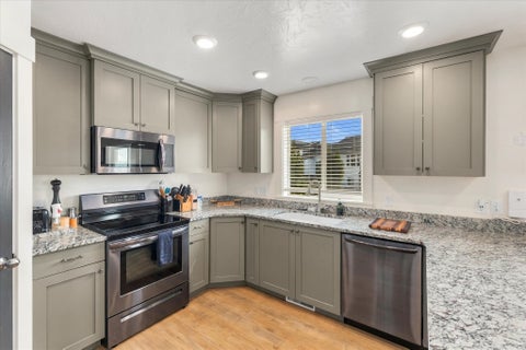 Tiny photo for 952 E 100 N, Hyde Park, UT 84318 (MLS # 2186974)
