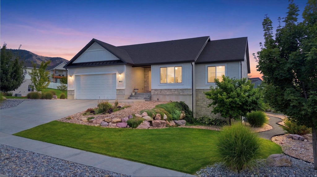 Photo of 952 E 100 N, Hyde Park, UT 84318 (MLS # 2186974)