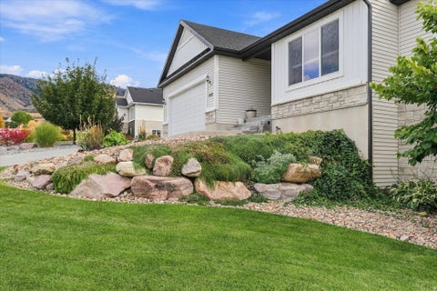 Tiny photo for 952 E 100 N, Hyde Park, UT 84318 (MLS # 2186974)