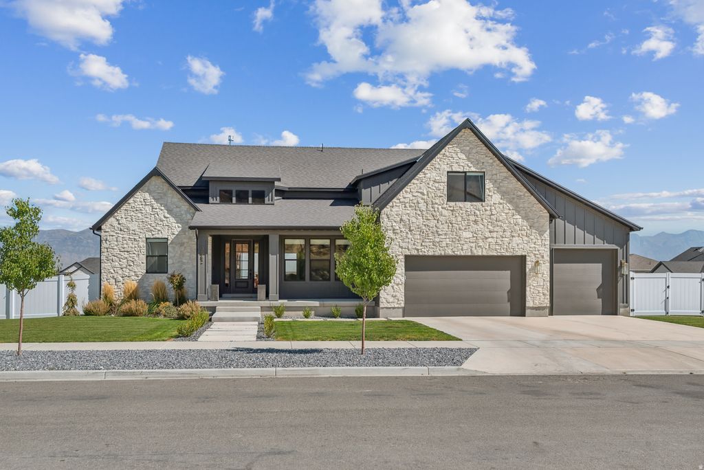 Photo of 3582 S GARIBALDI WAY, Saratoga Springs, UT 84045 (MLS # 2143589)