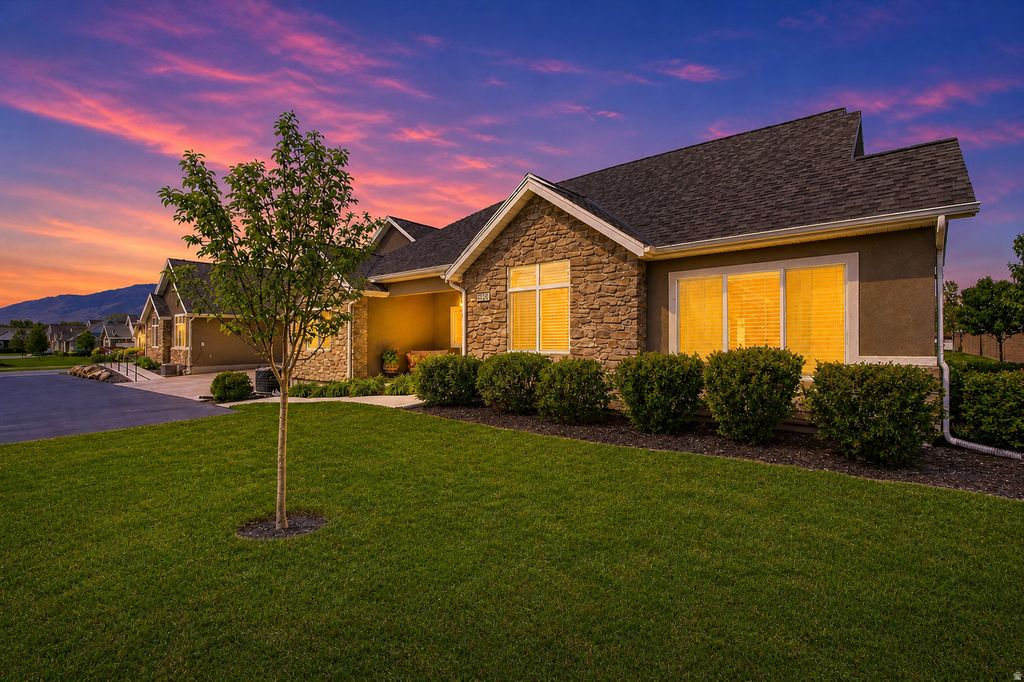 Photo of 512 E MEADOW RANCH LN #D, Saratoga Springs, UT 84045 (MLS # 2155999)
