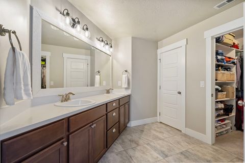 Tiny photo for 13883 S OXFORDSHIRE DR, Bluffdale, UT 84065 (MLS # 2138002)