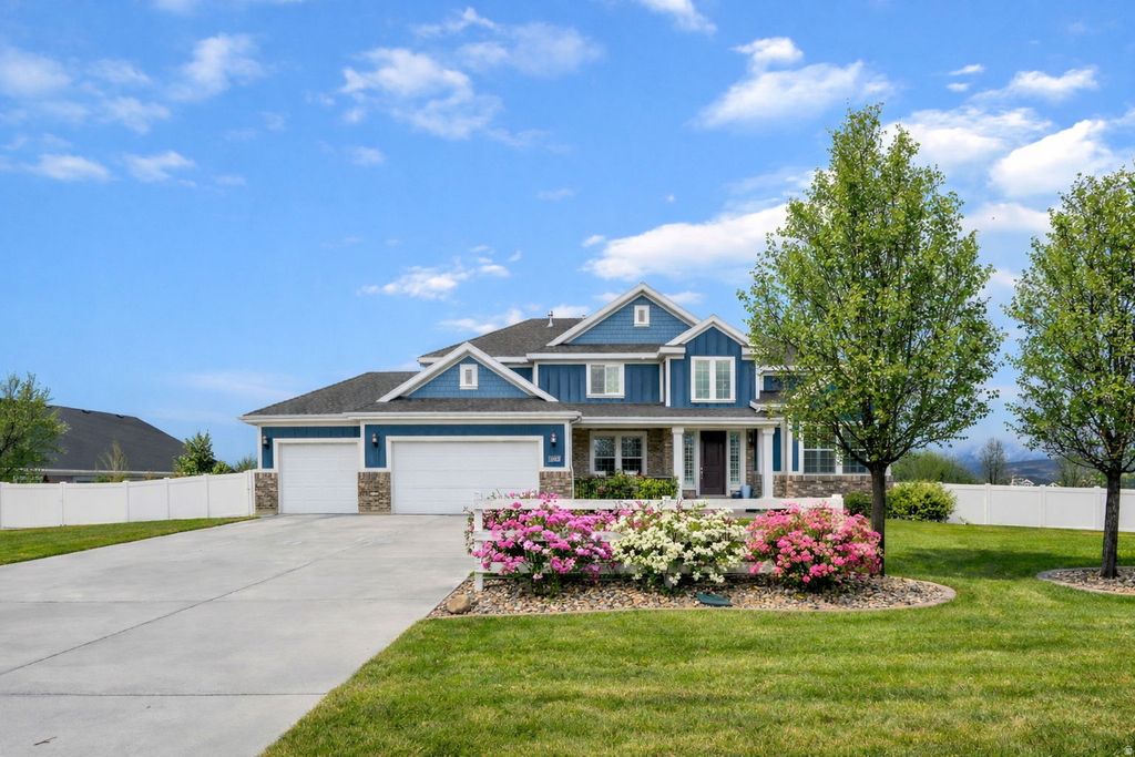 Photo of 13883 S OXFORDSHIRE DR, Bluffdale, UT 84065 (MLS # 2138002)