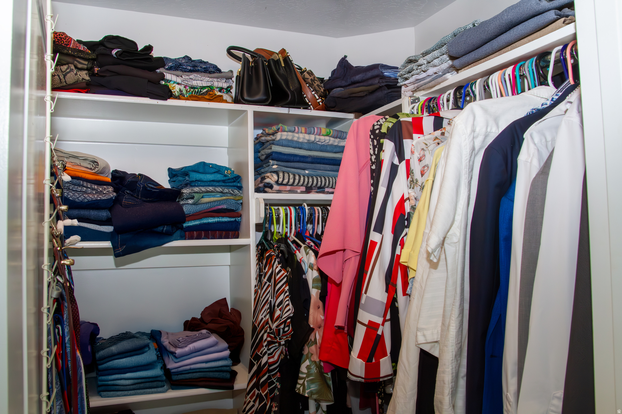 BROADVIEW SHORES - Residential