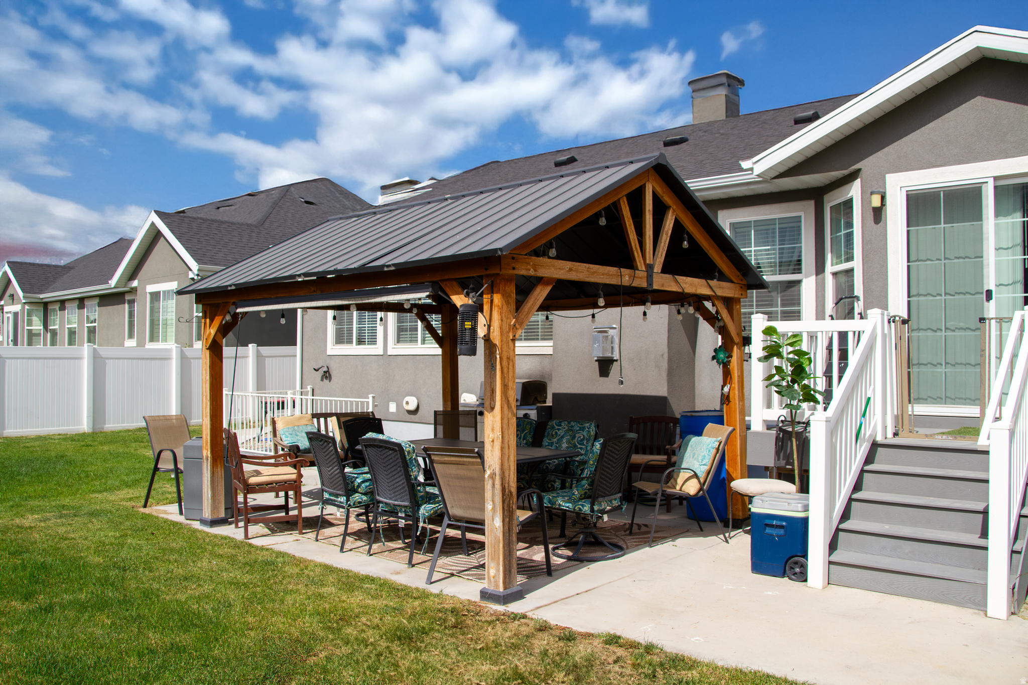 BROADVIEW SHORES - Residential