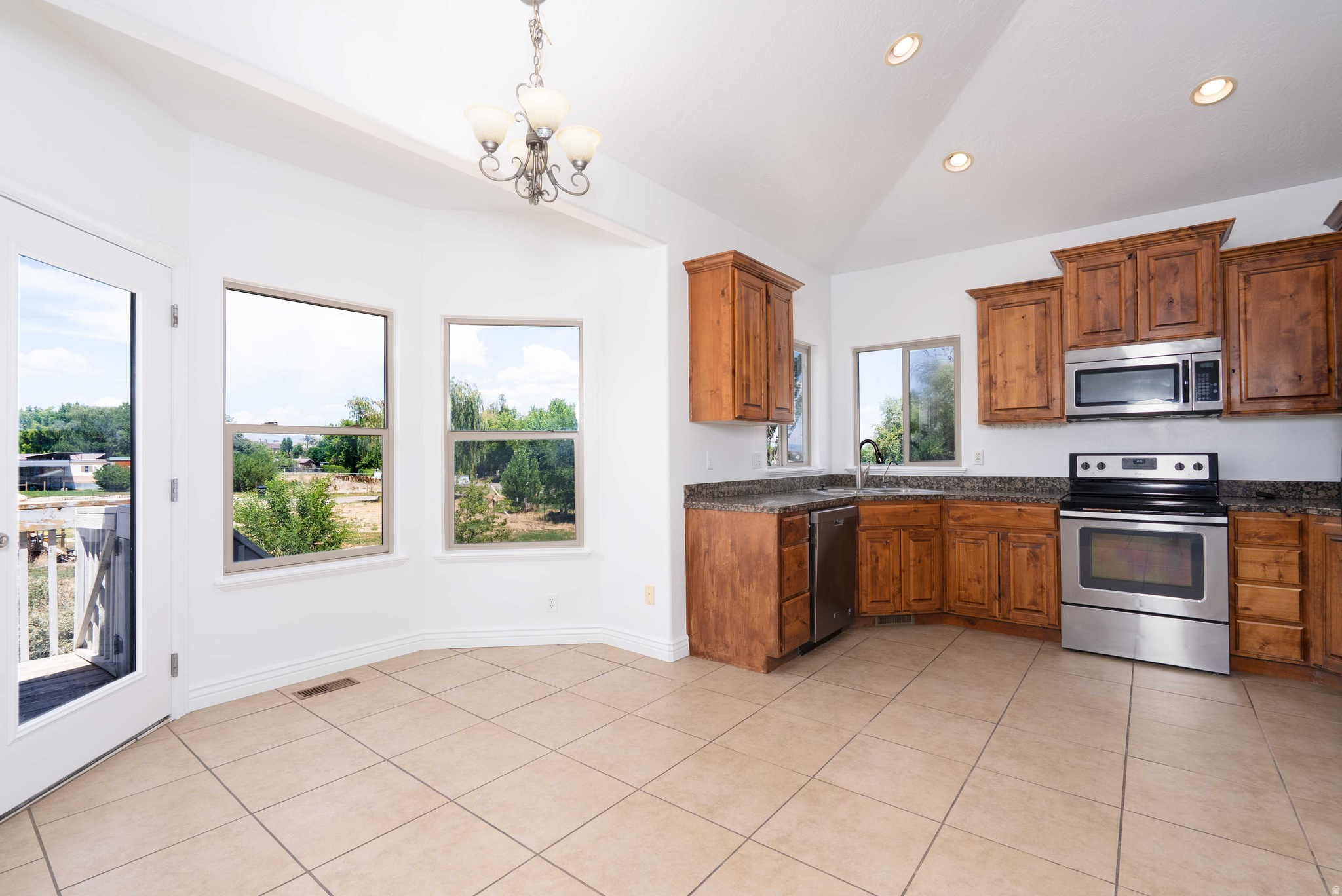 BONNIE LASS - Residential