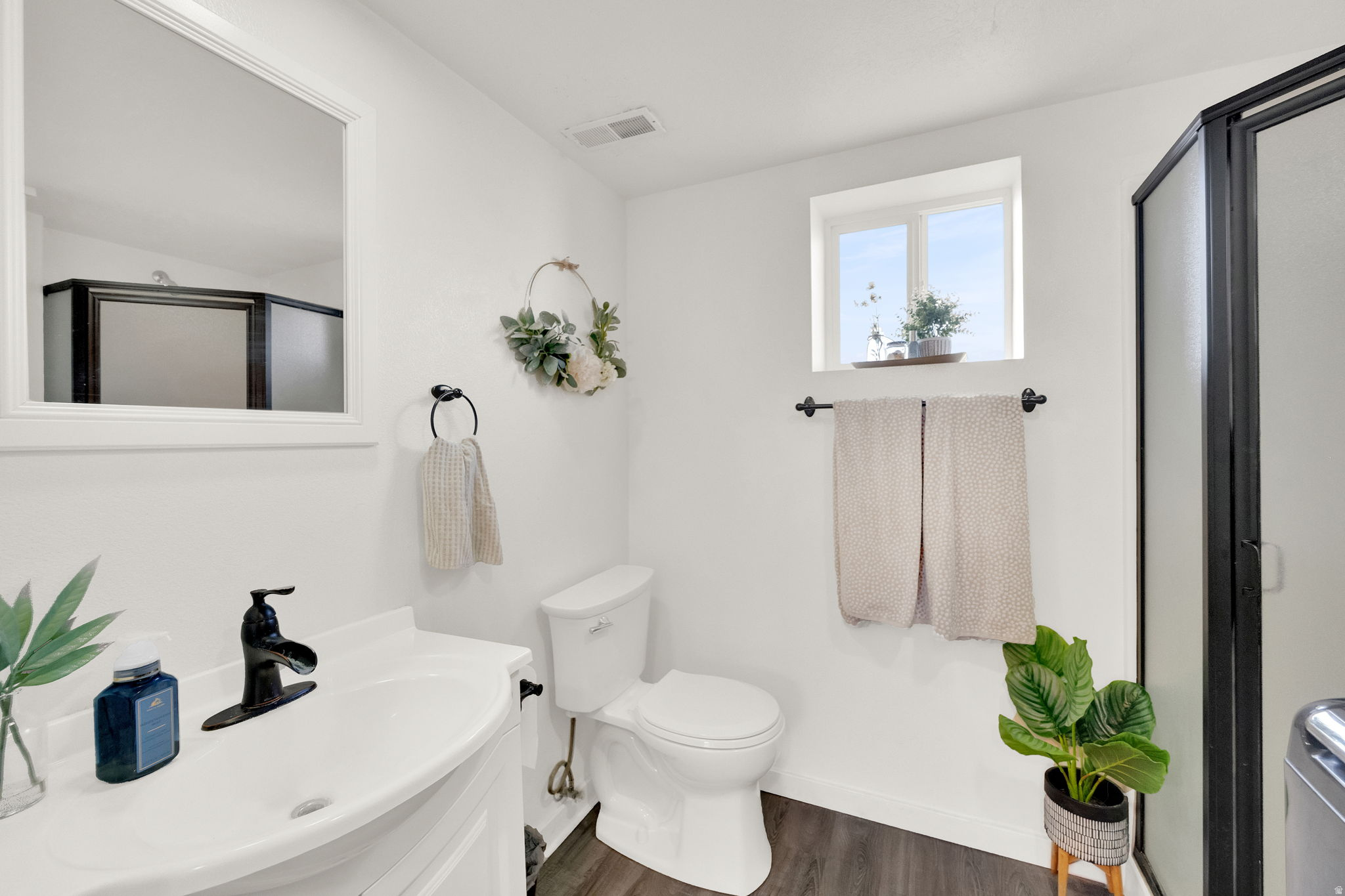 ABSALOM COURT - Residential