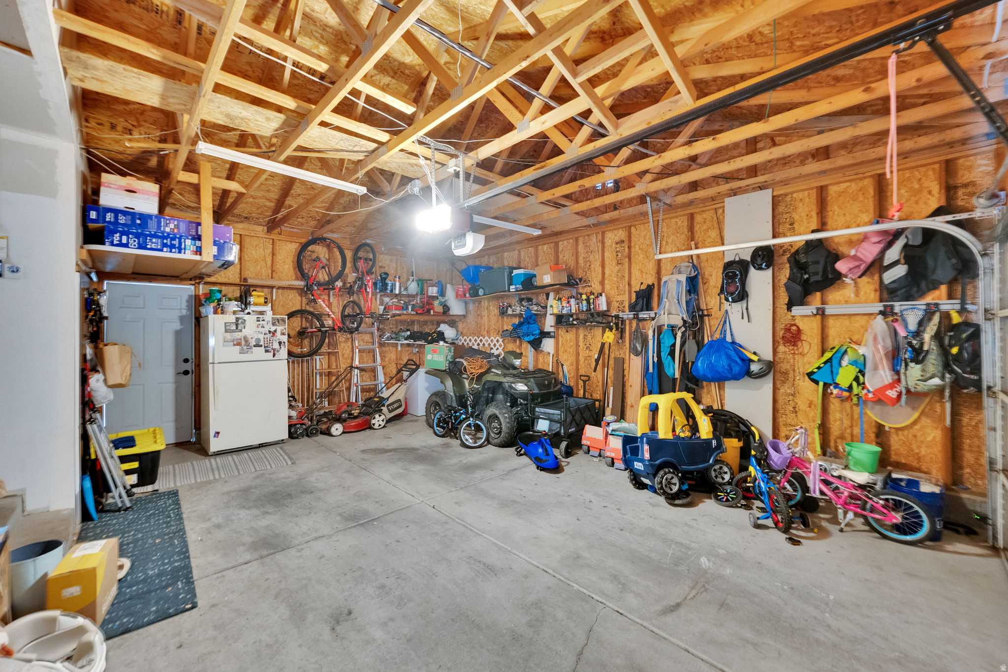 ABSALOM COURT - Residential