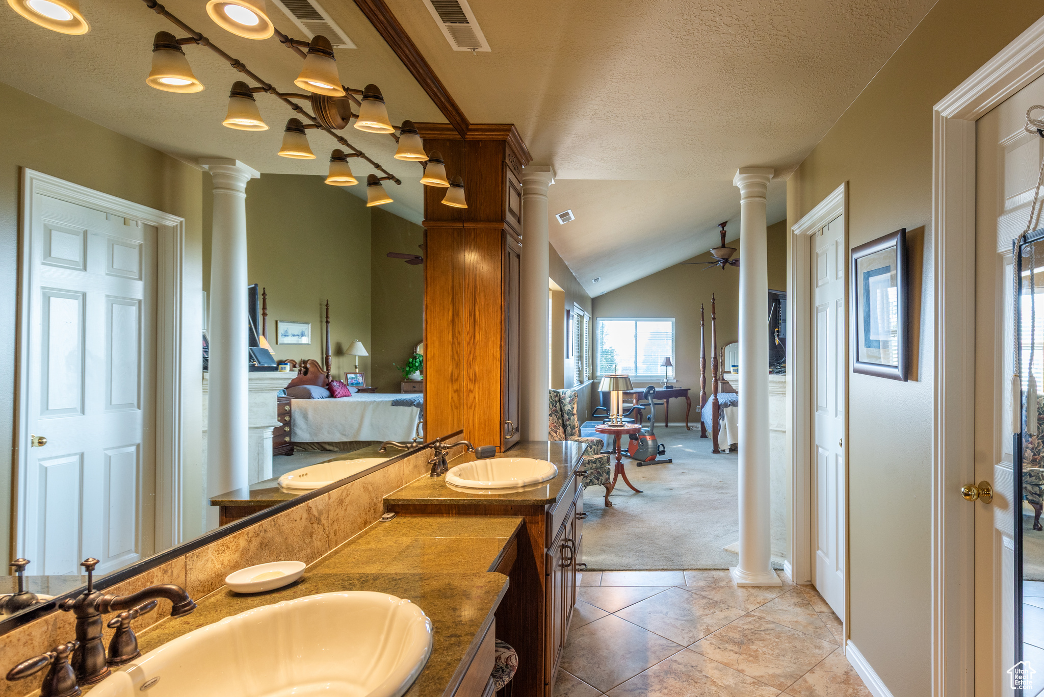 ROLLING HILLS ESTATES SUB - Residential