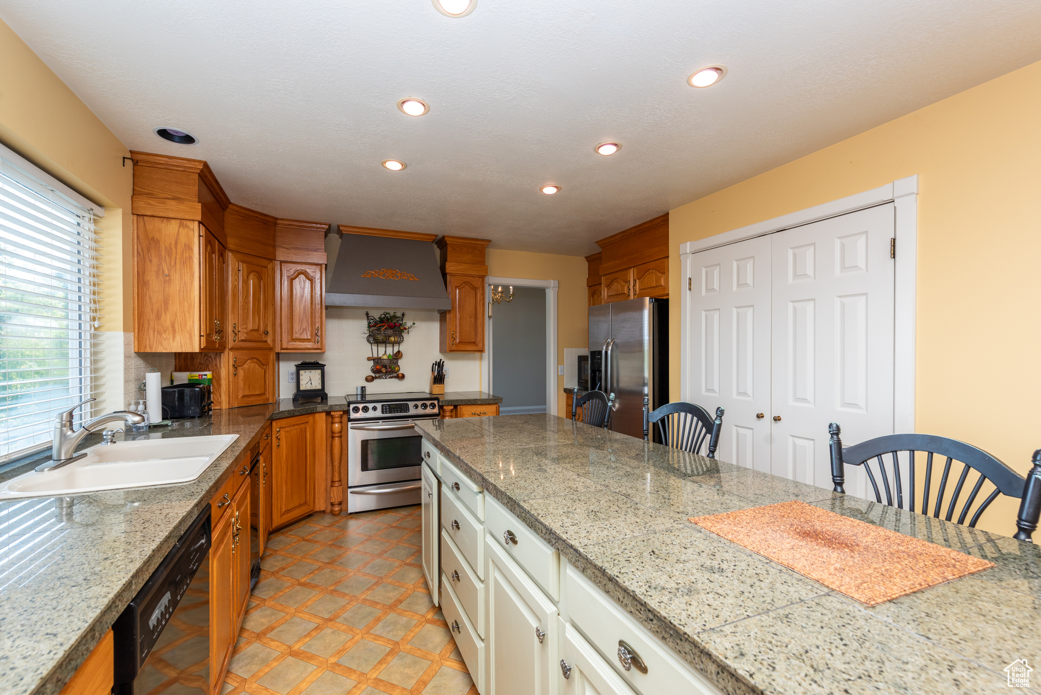 ROLLING HILLS ESTATES SUB - Residential