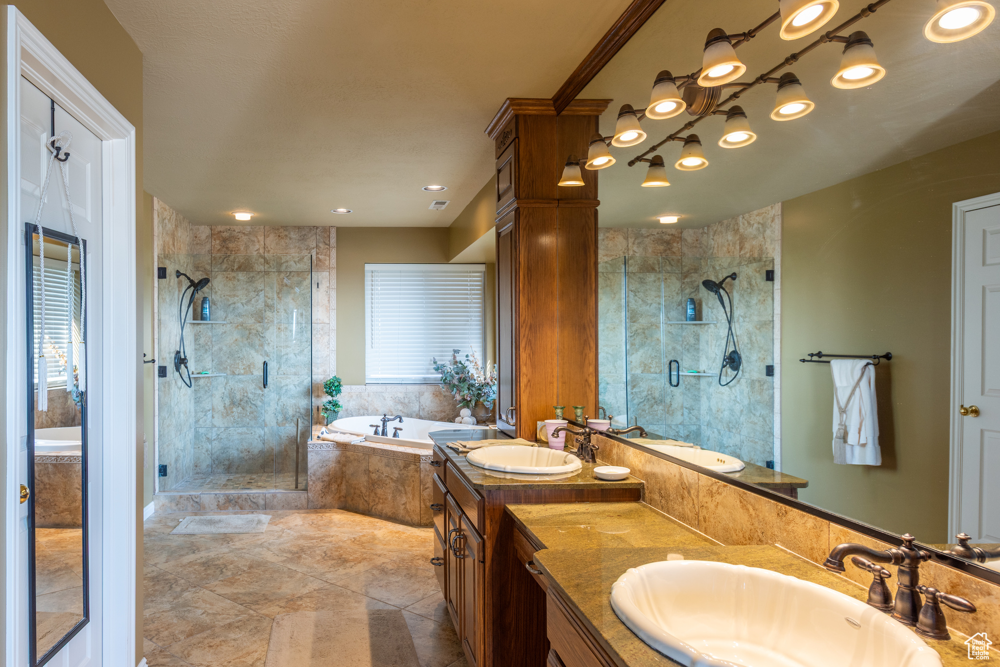 ROLLING HILLS ESTATES SUB - Residential