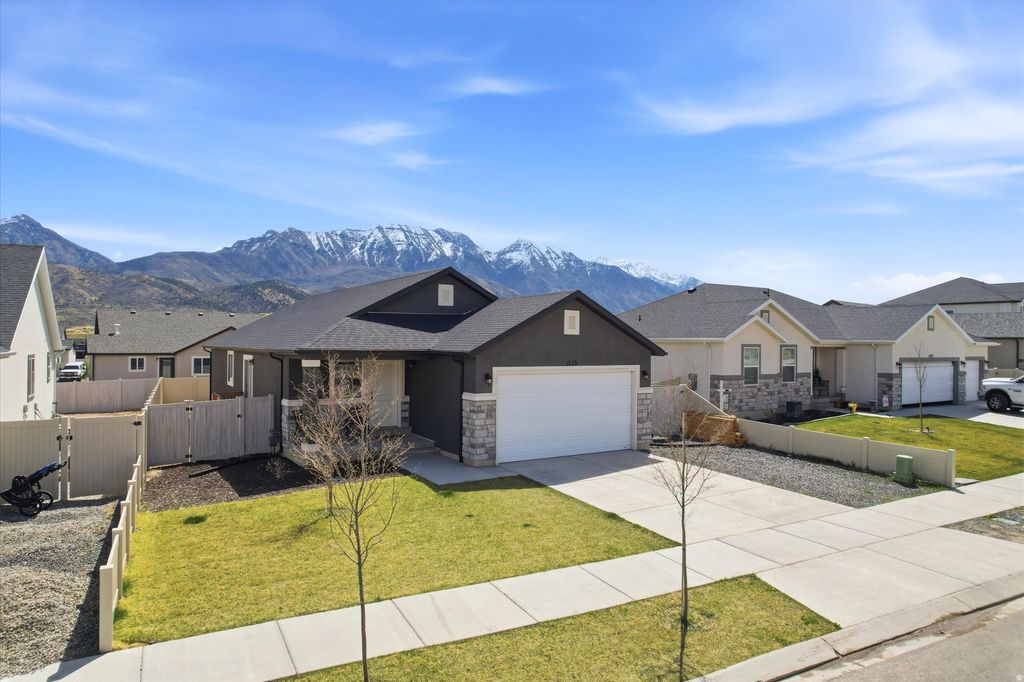 Photo of 1539 S SAGEBERRY DR, Santaquin, UT 84655 (MLS # 2149928)
