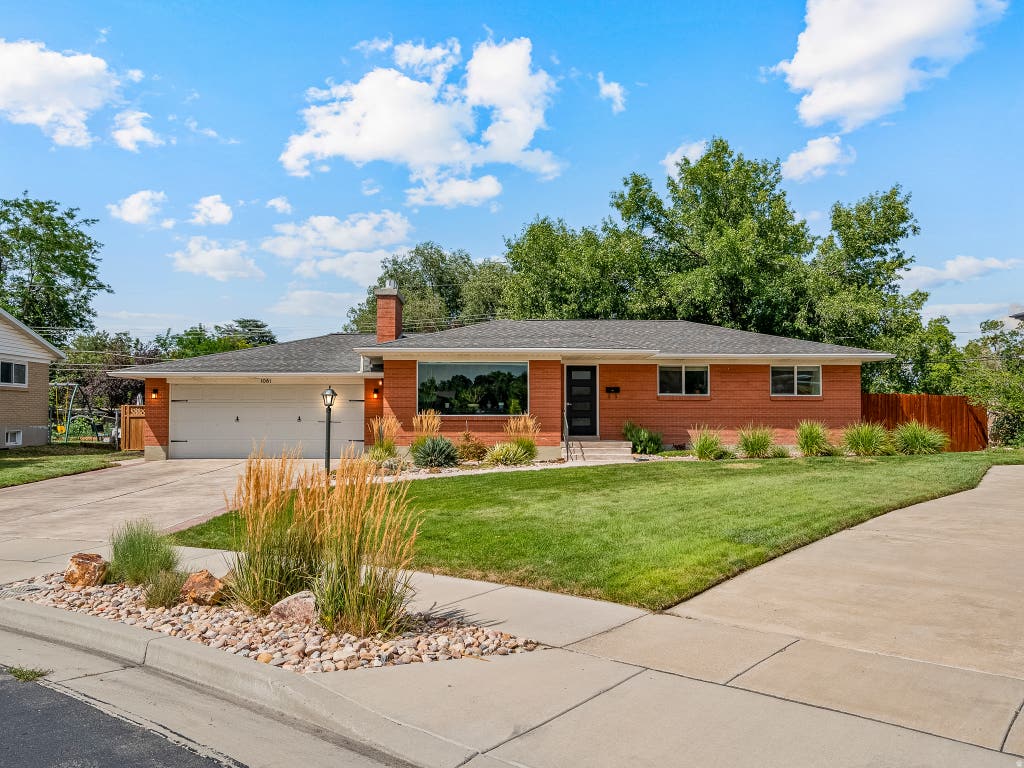 Photo of 1081 E WESLEY RD, Murray, UT 84117 (MLS # 2175856)