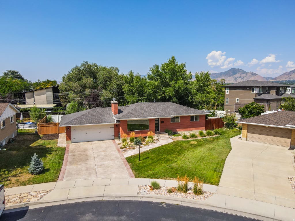 Photo of 1081 E WESLEY RD, Murray, UT 84117 (MLS # 2175856)