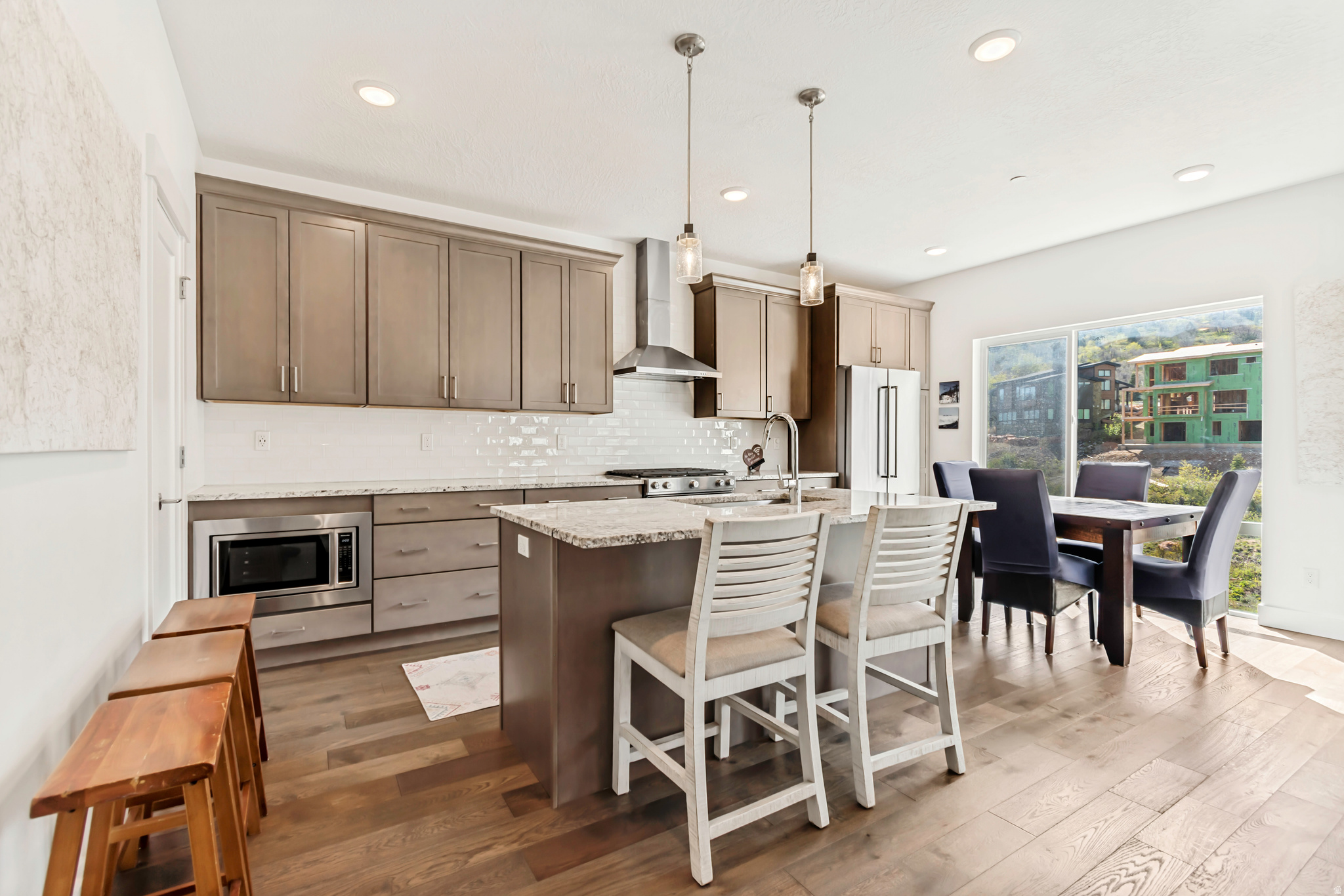 DISCOVERY RIDGE PHAS - Residential