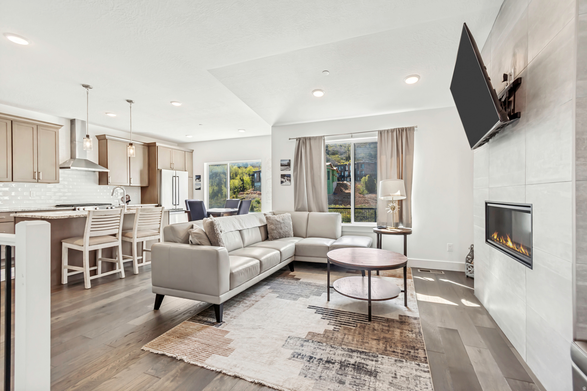 DISCOVERY RIDGE PHAS - Residential