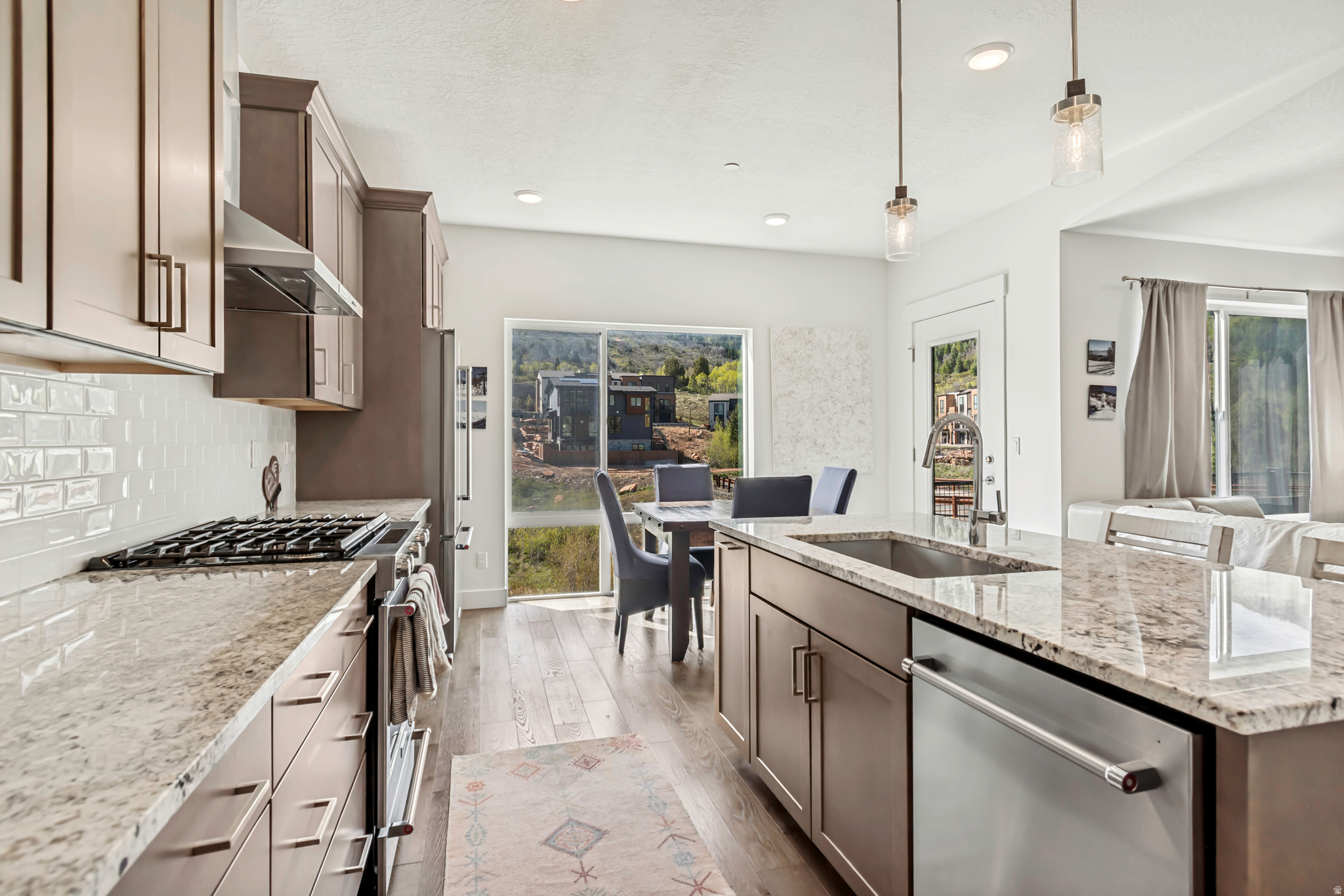 DISCOVERY RIDGE PHAS - Residential