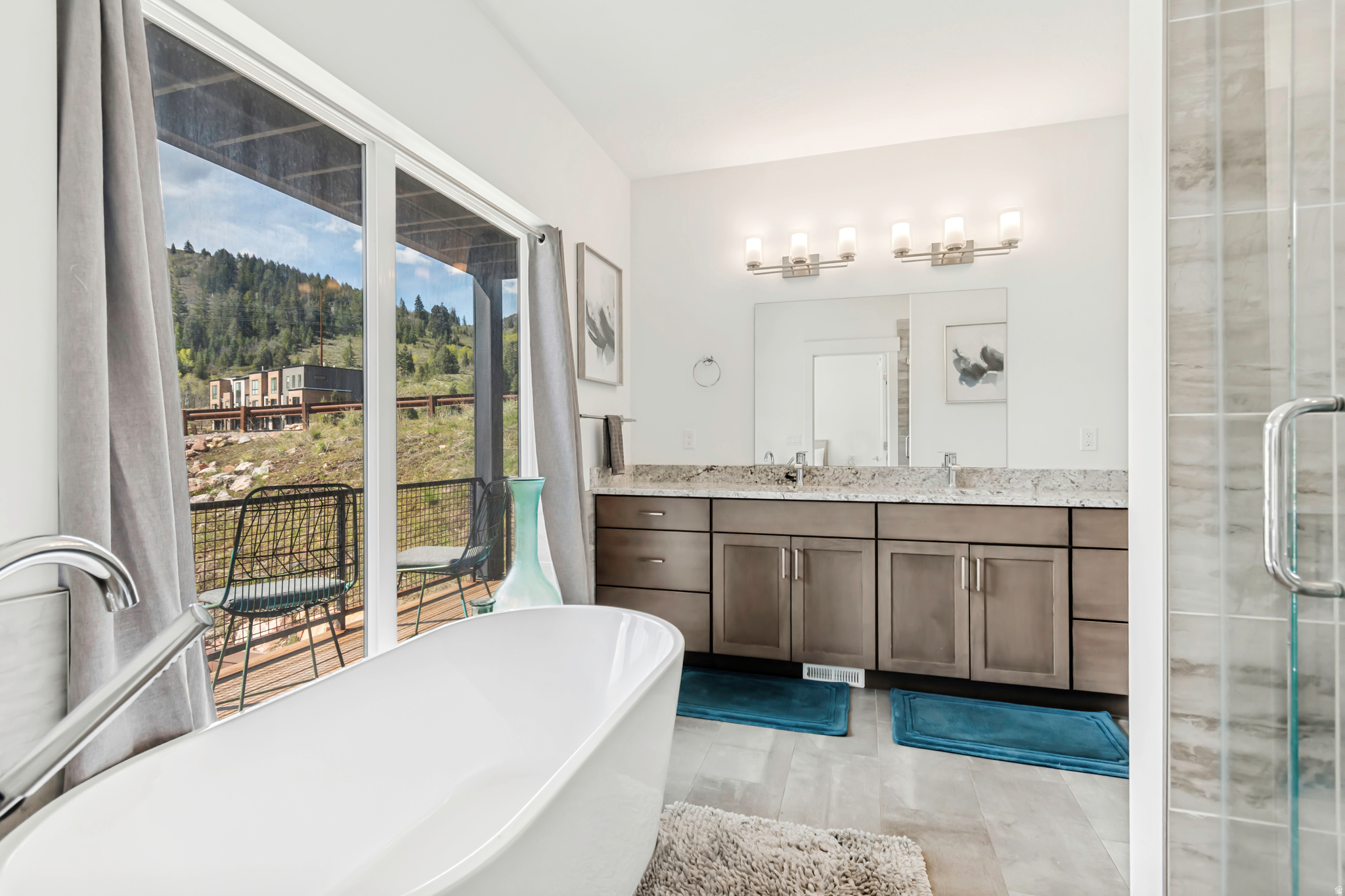 DISCOVERY RIDGE PHAS - Residential