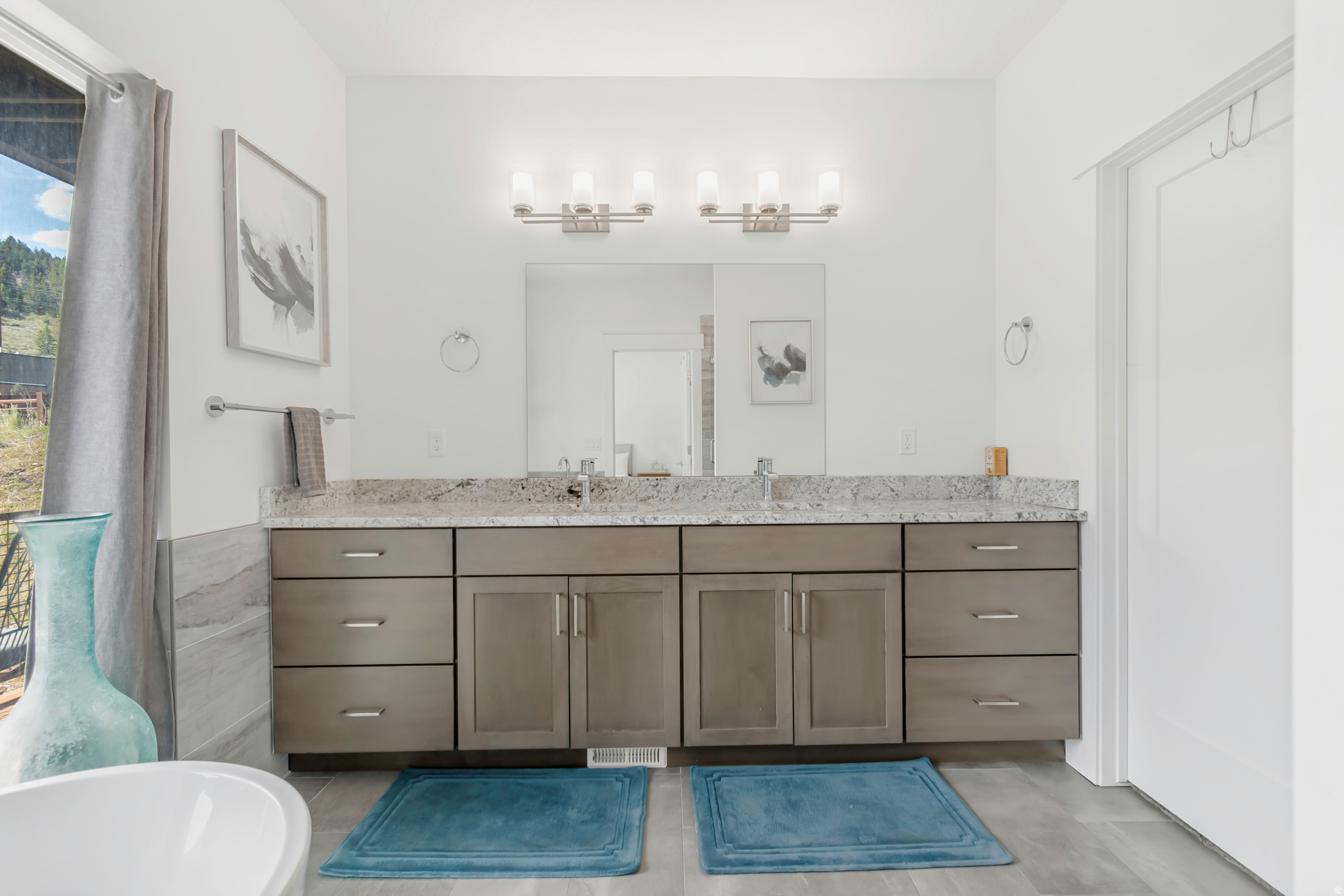 DISCOVERY RIDGE PHAS - Residential