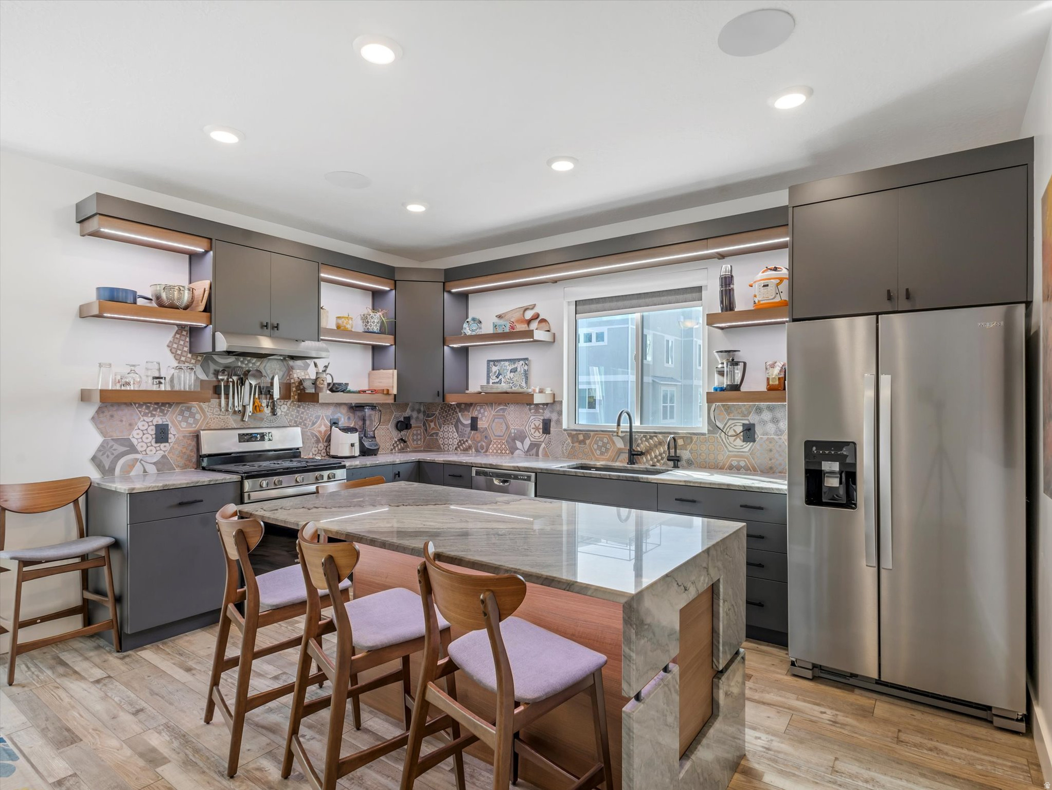 GRANTON SQUARE - Residential