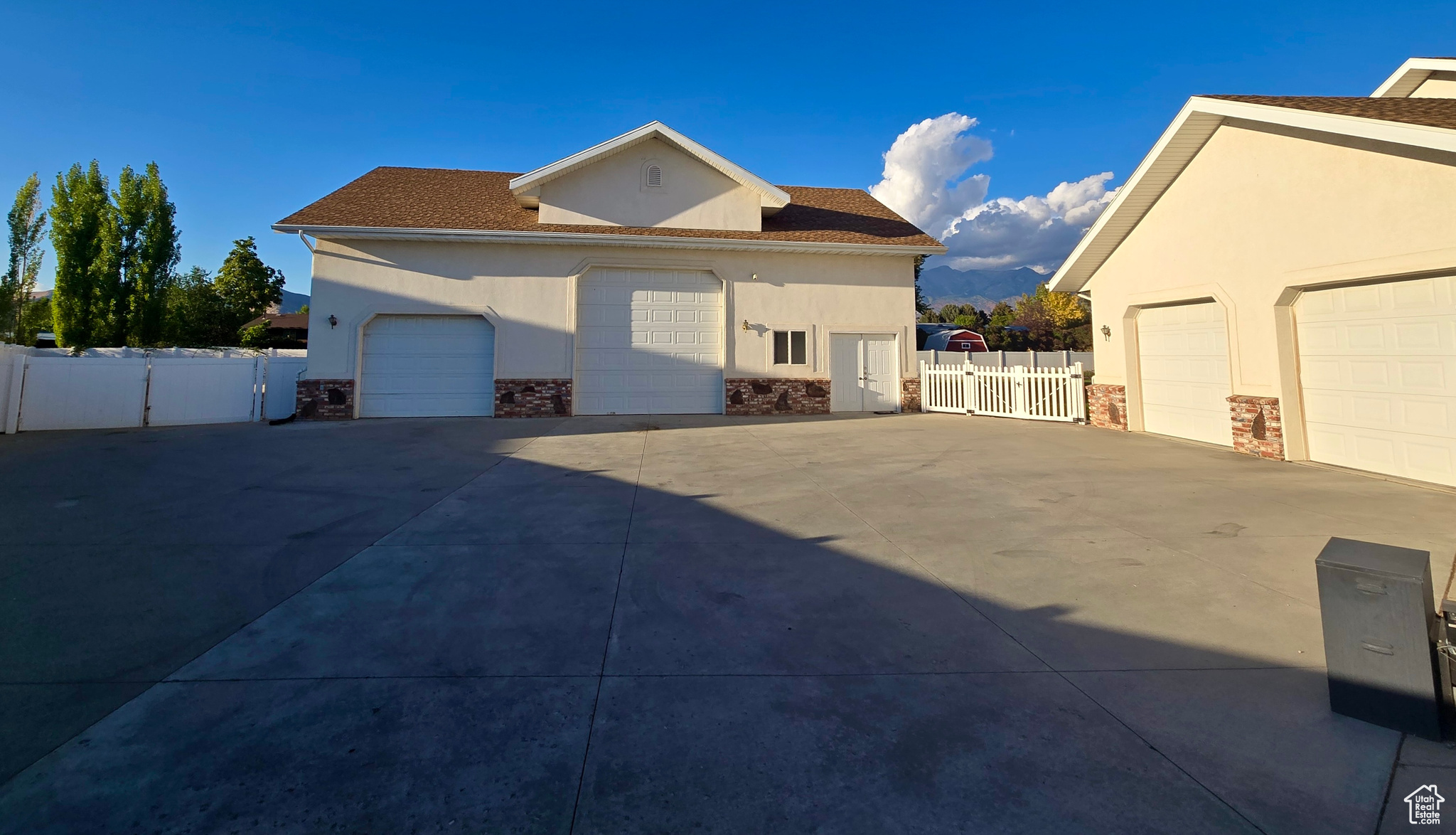 STEEPLE CHASE - Residential