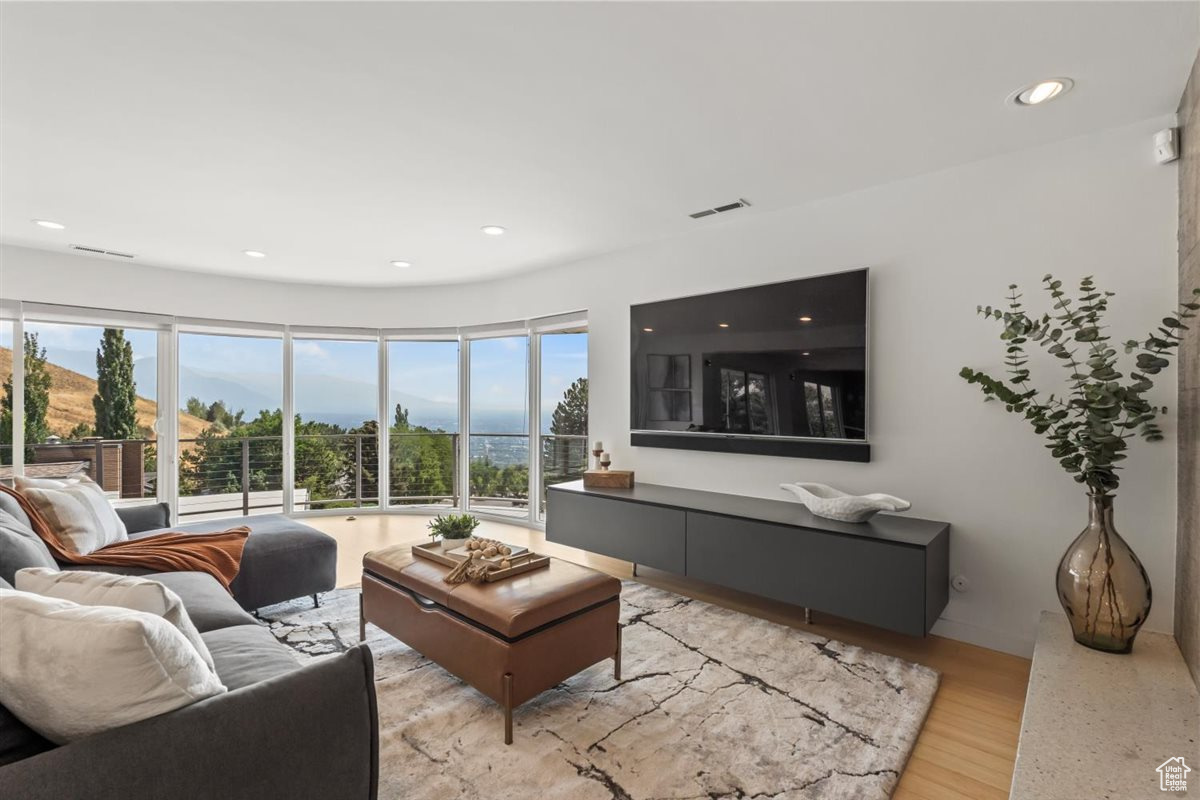 NORTHCREST - Residential