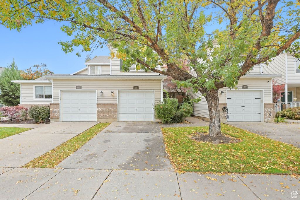 Photo of 128 W 200 N, Centerville, UT 84014 (MLS # 2118297)