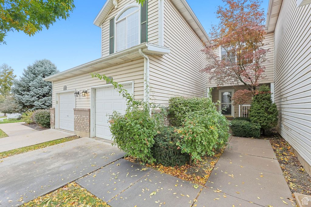 Photo of 128 W 200 N, Centerville, UT 84014 (MLS # 2118297)