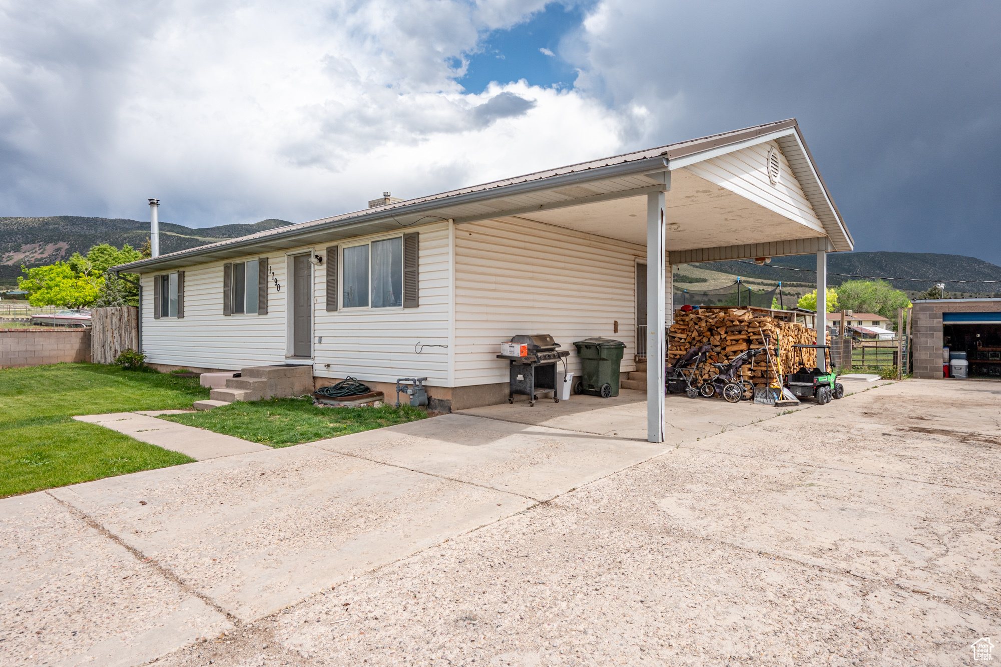 1790 E Homestead Blvd, Enoch, Utah image 3
