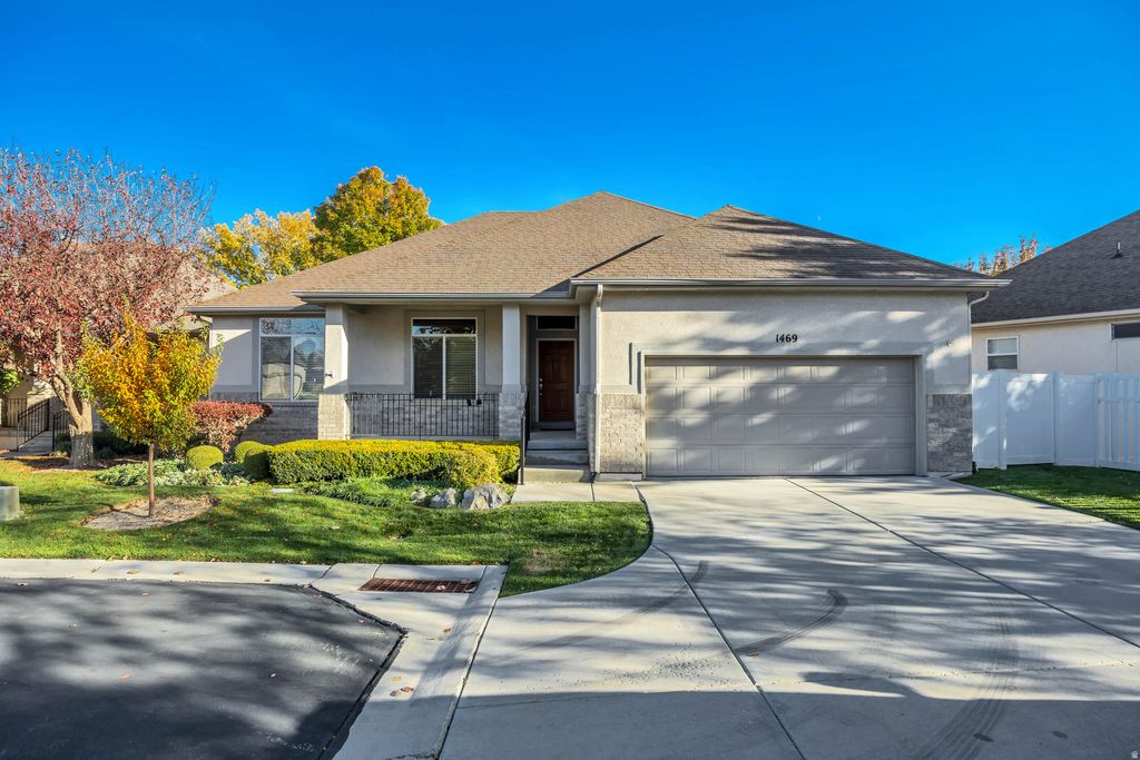 Photo of 1469 W OLD CYPRU CT, South Jordan, UT 84095 (MLS # 2120202)